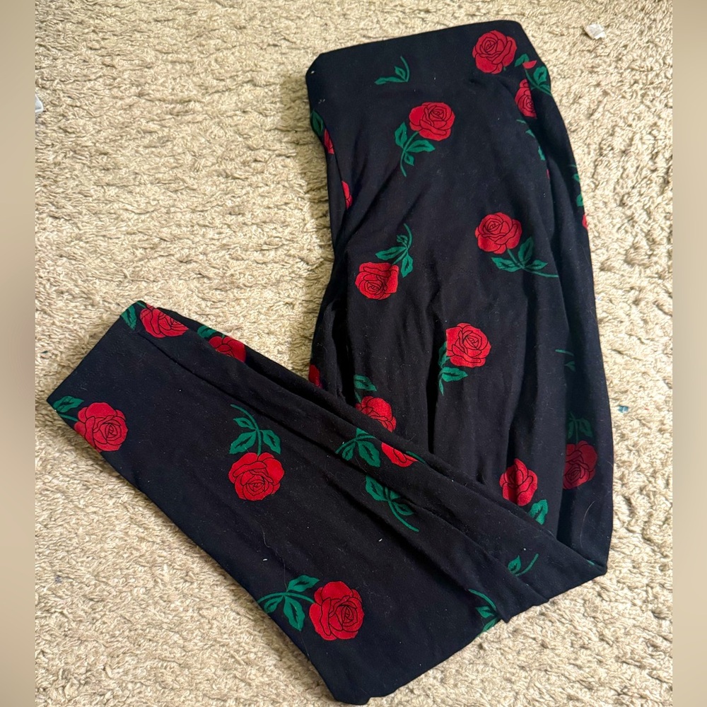 Torrid Valentine Full-Length Pocket Red Roses Black Leggings - size 1